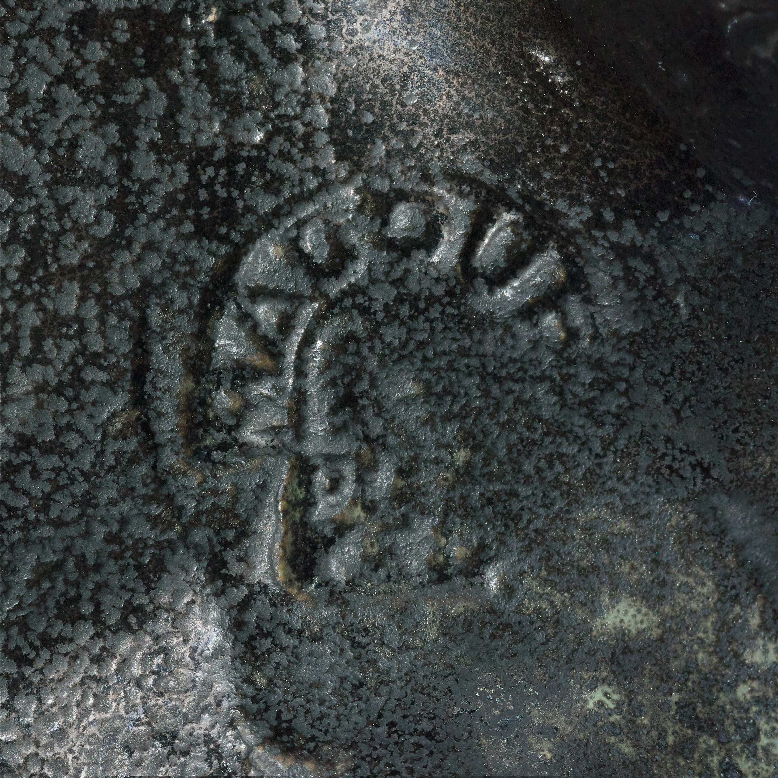 RAMIE_MADOURA_VASE_ANIMAL_VERT_SIGN