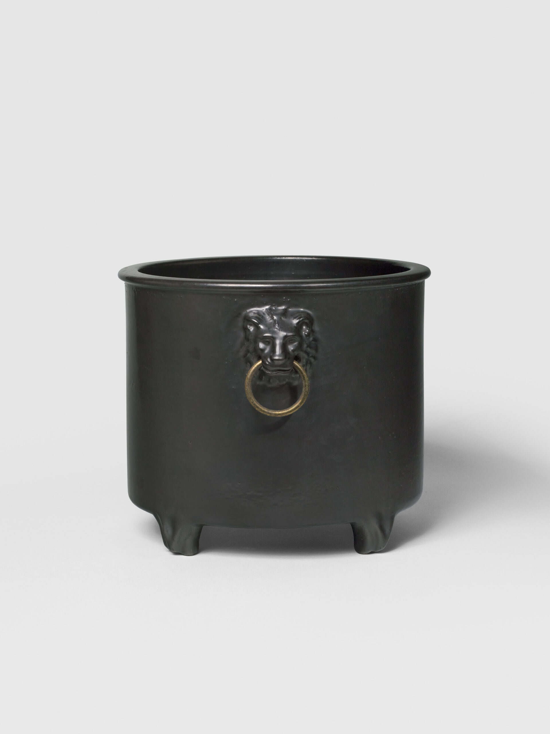 CHAMBOST_VASE_CACHE_POT_1326_GM_TETES_LION_NOIR_FACE