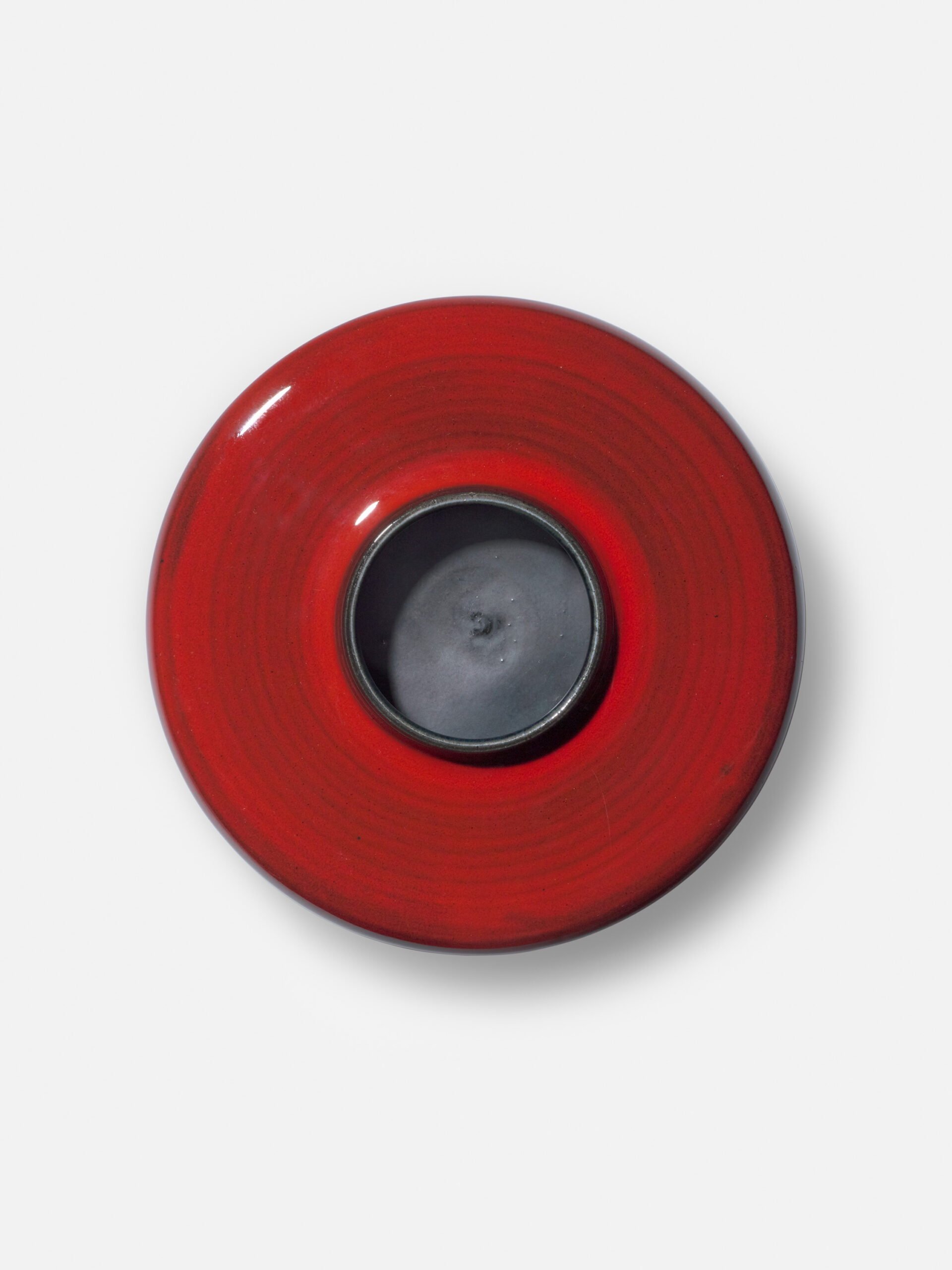 CHAMBOST_VASE_APLATI_ROUGE_GRENAT_NOIR_DESSUS