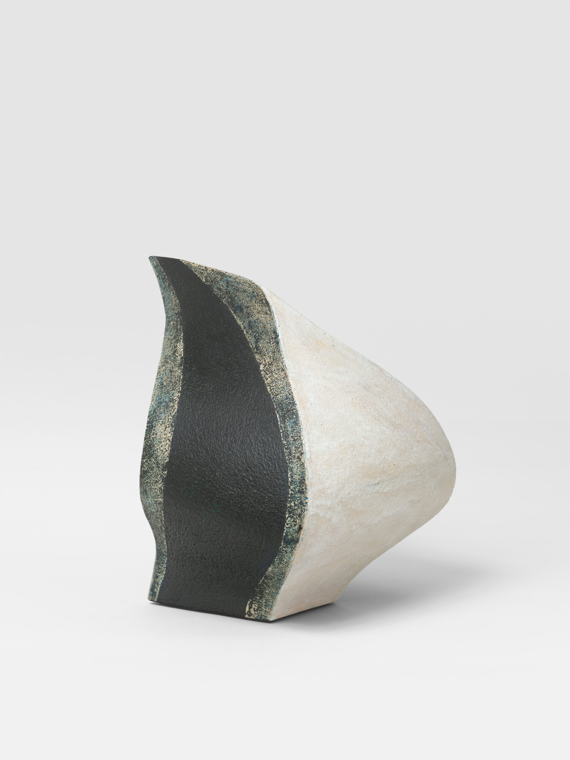 BORDERIE_SCULPTURE_OISEAU_BLANC_CRAQ_NOIR_BLEU_VERT_FACEB