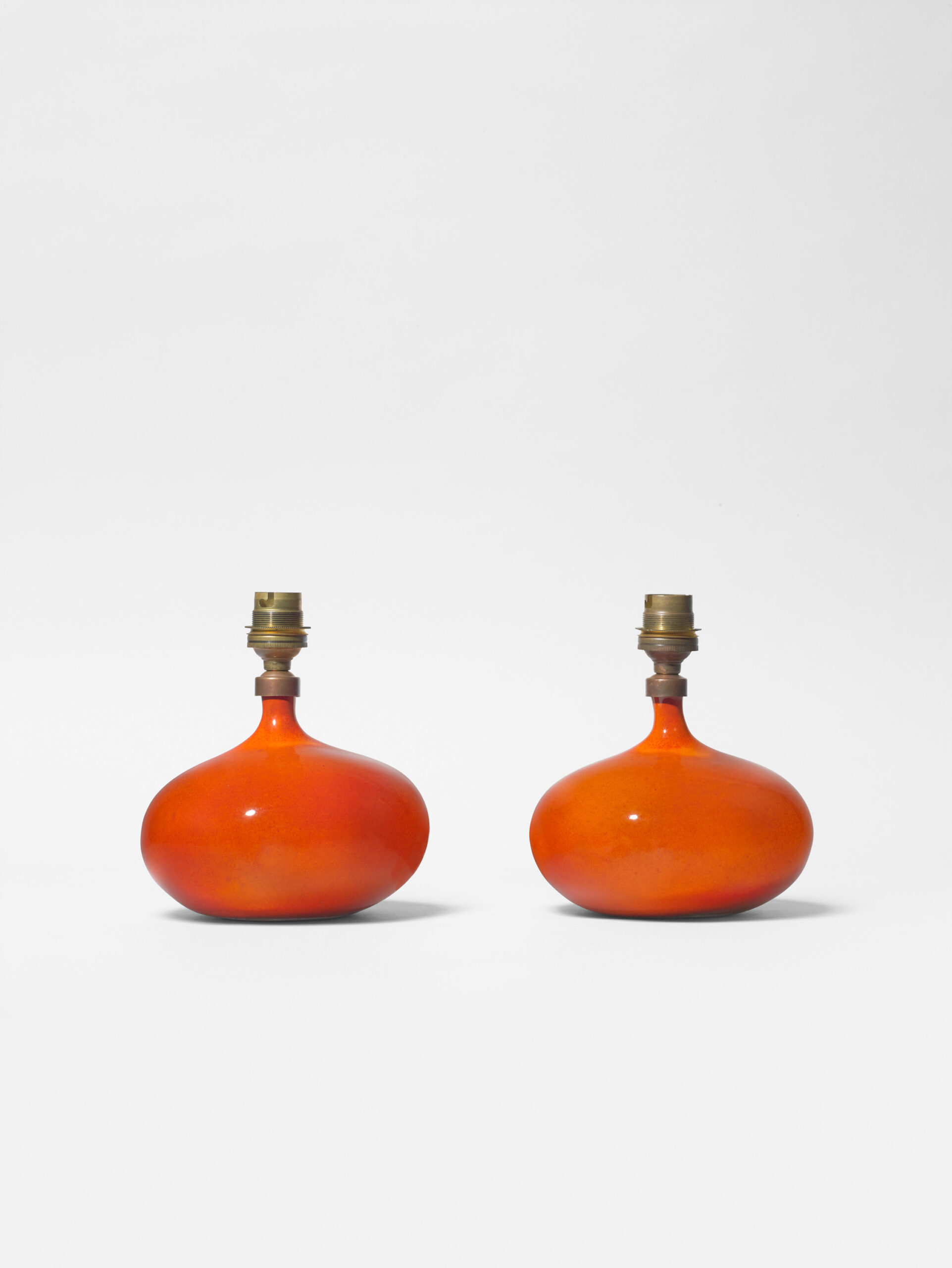 RUELLAND_PAIRE_LAMPES_APLATIE__MM_ORANGE_CORAIL