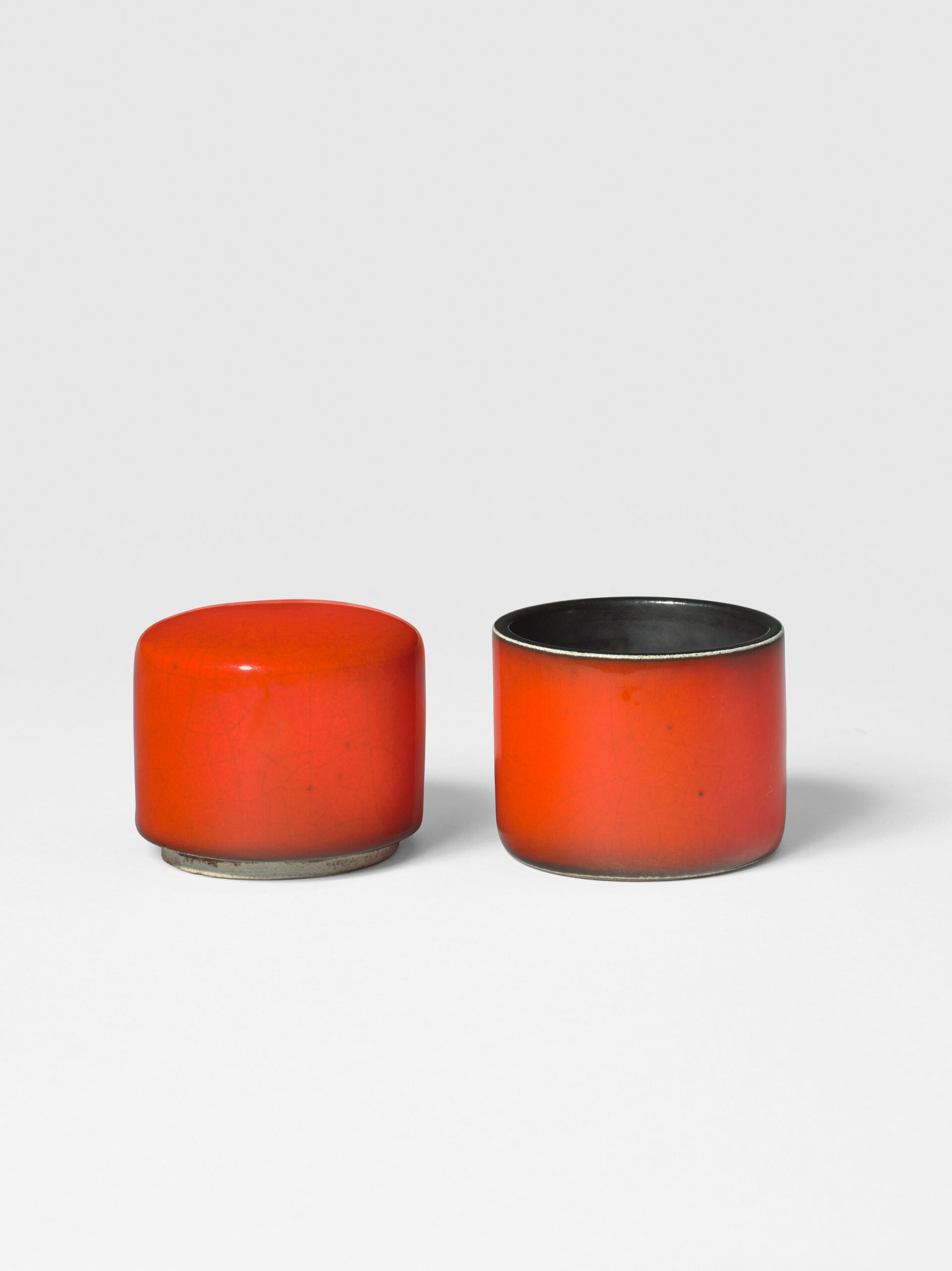JOUVE_BOITE_PM_ROUGE_CRAQ_NOIR_OUVERTE