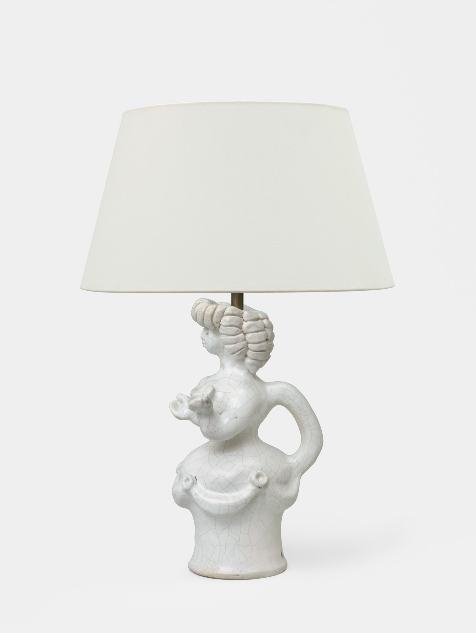 JOUVE_LAMPE_PICHET_FEMME_BLANC_CRAQ_PROFG_ABAT_