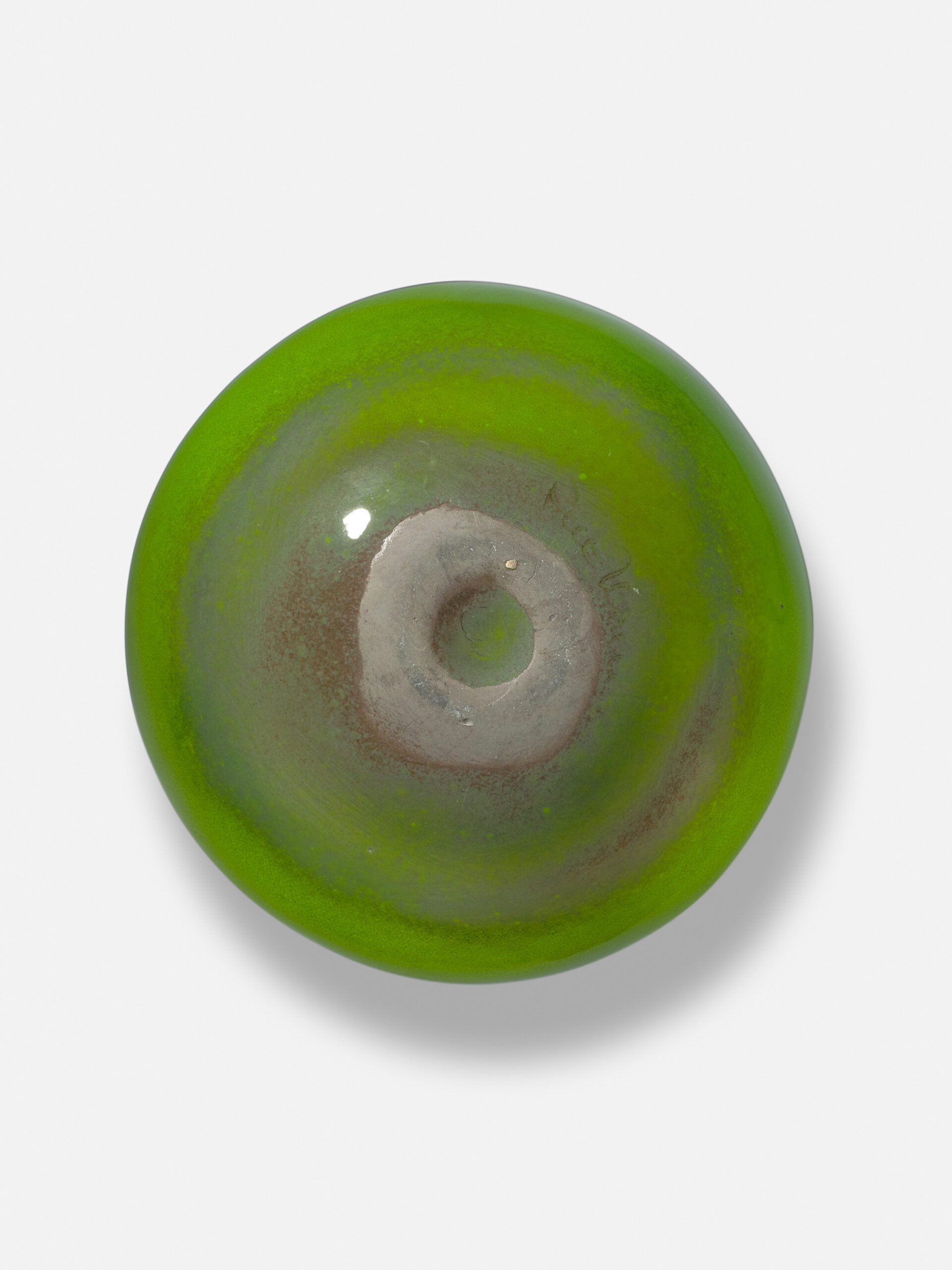 RUELLAND_VASE_BOULE_AUREL_MM_VERT_CHINE_DESSOUS